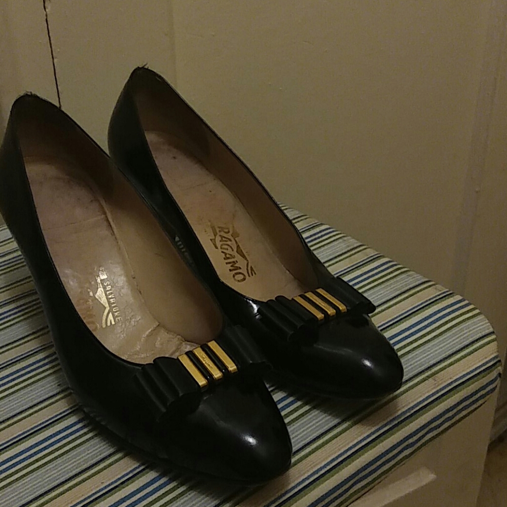 SALVATORE FERRAGAMO black patent leather bow flats
